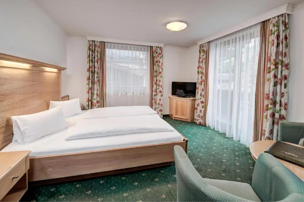 Standard Double room with balcony (full double bed)