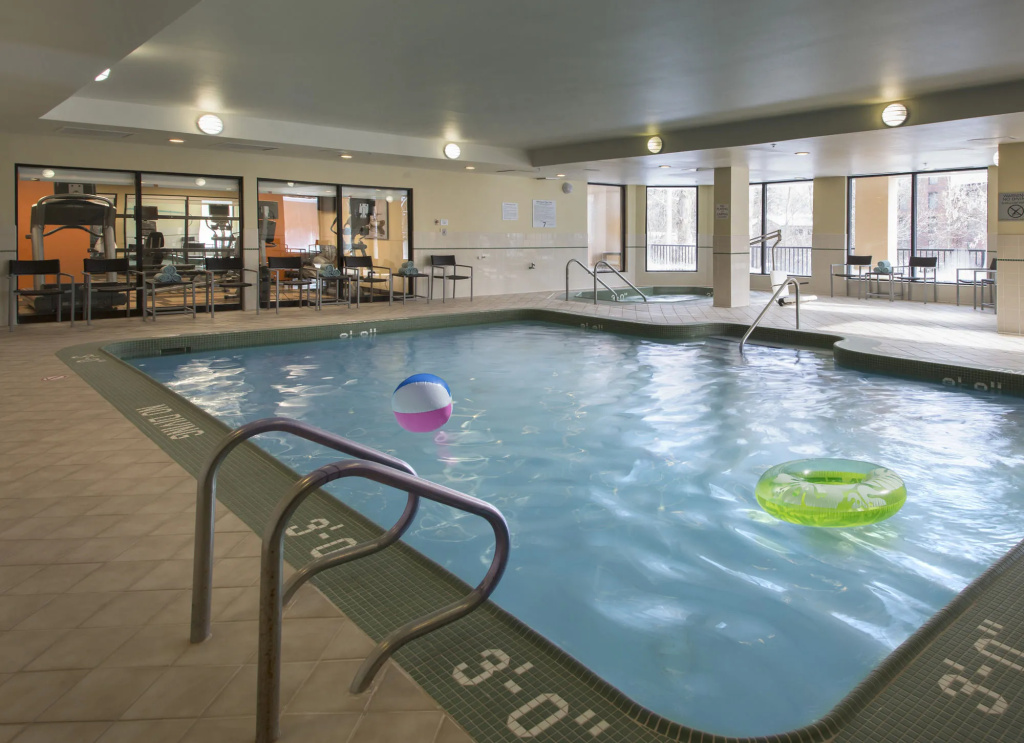 Courtyard by Marriott Grand Rapids Airport - фото 17