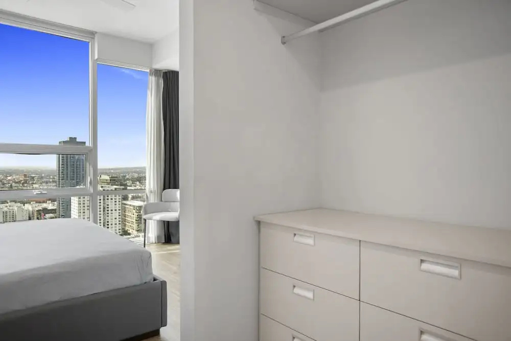 Level Furnished Living - Chambres