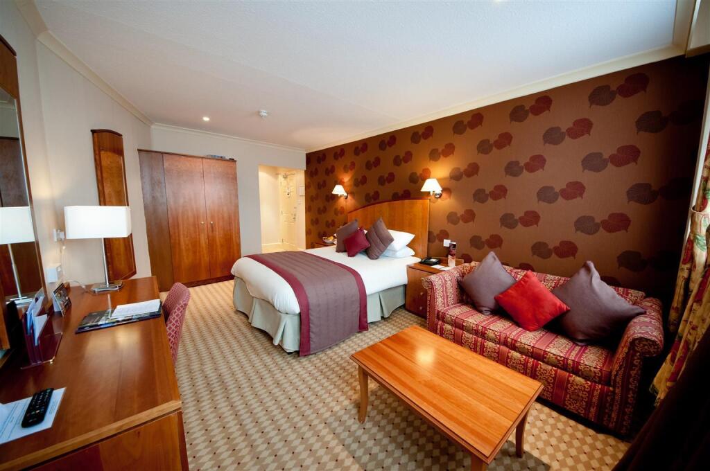 Crown & Mitre Hotel by null
