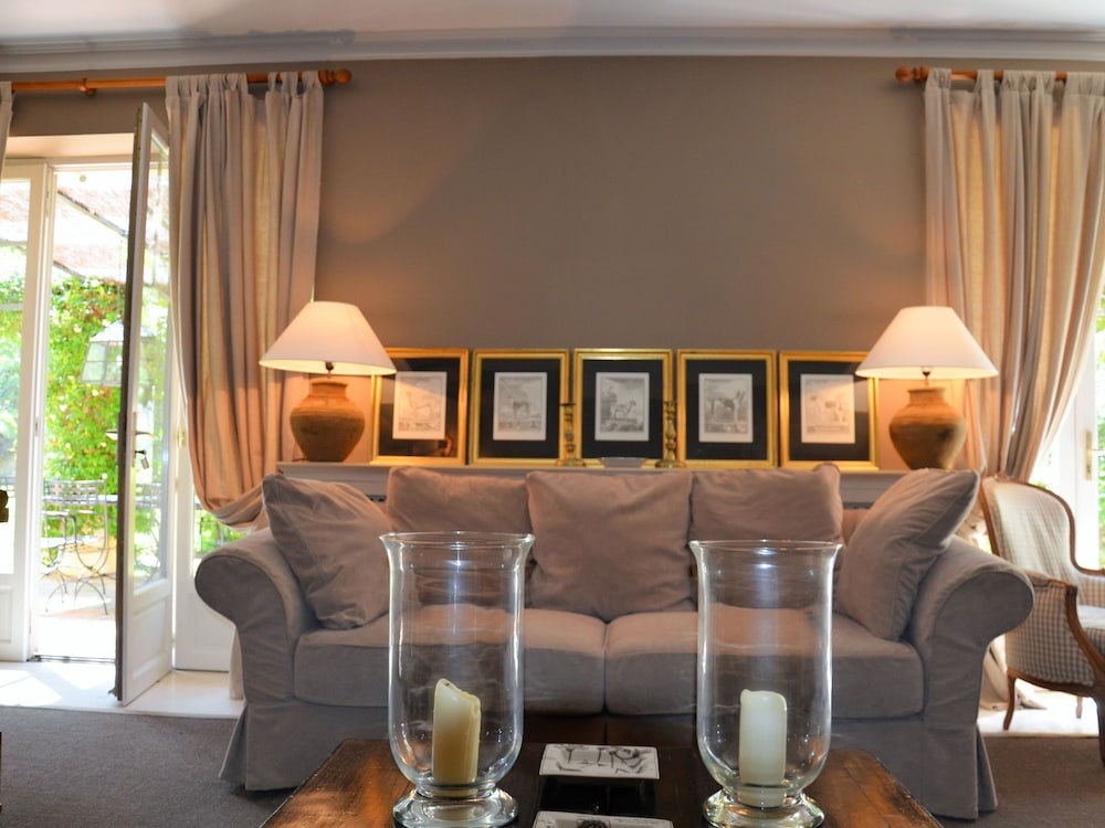 Ritzy Villa With a View of Alps and Heated Pool in Nic
