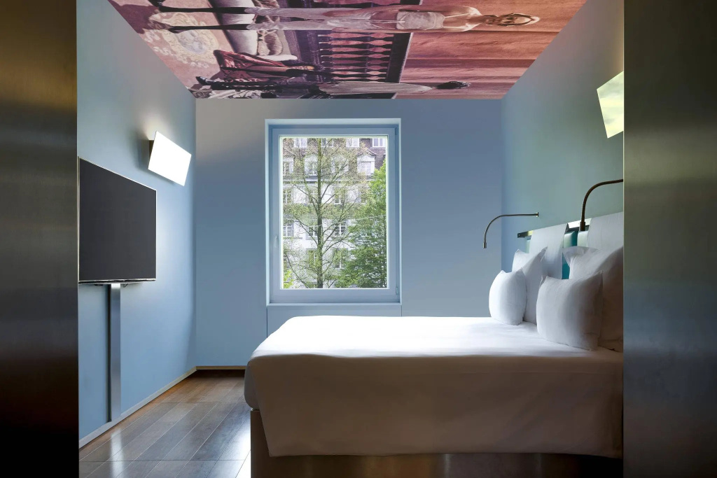 Double Suite with garden view (full double bed)