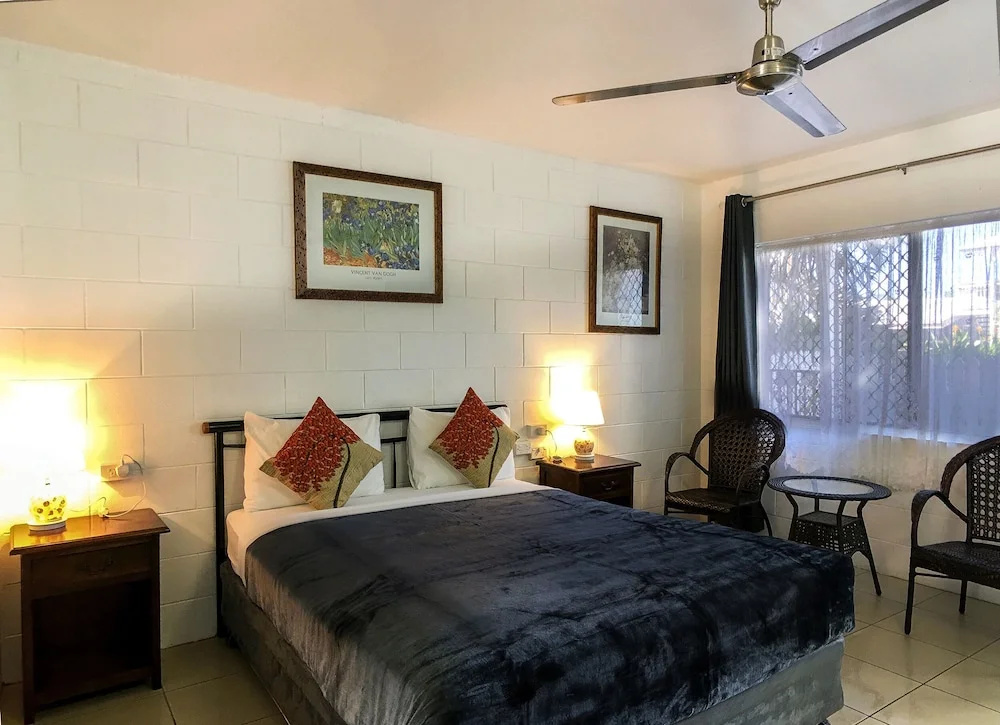 Deluxe Double room (full double bed)