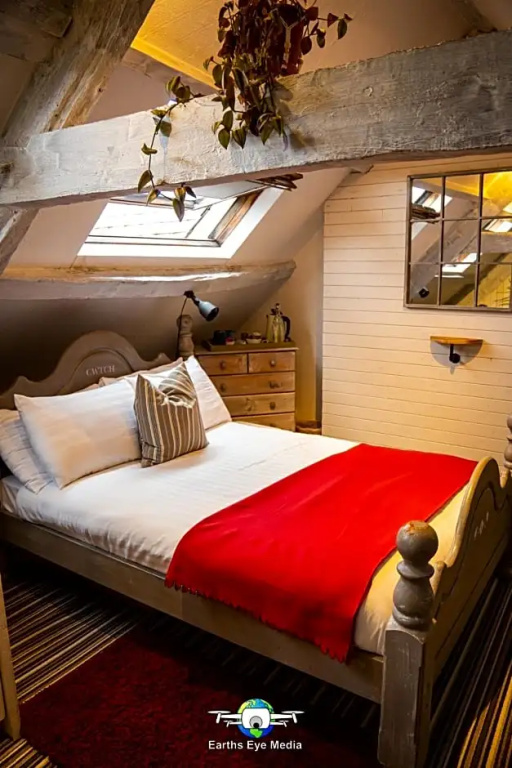 Deluxe Double room (full double bed)
