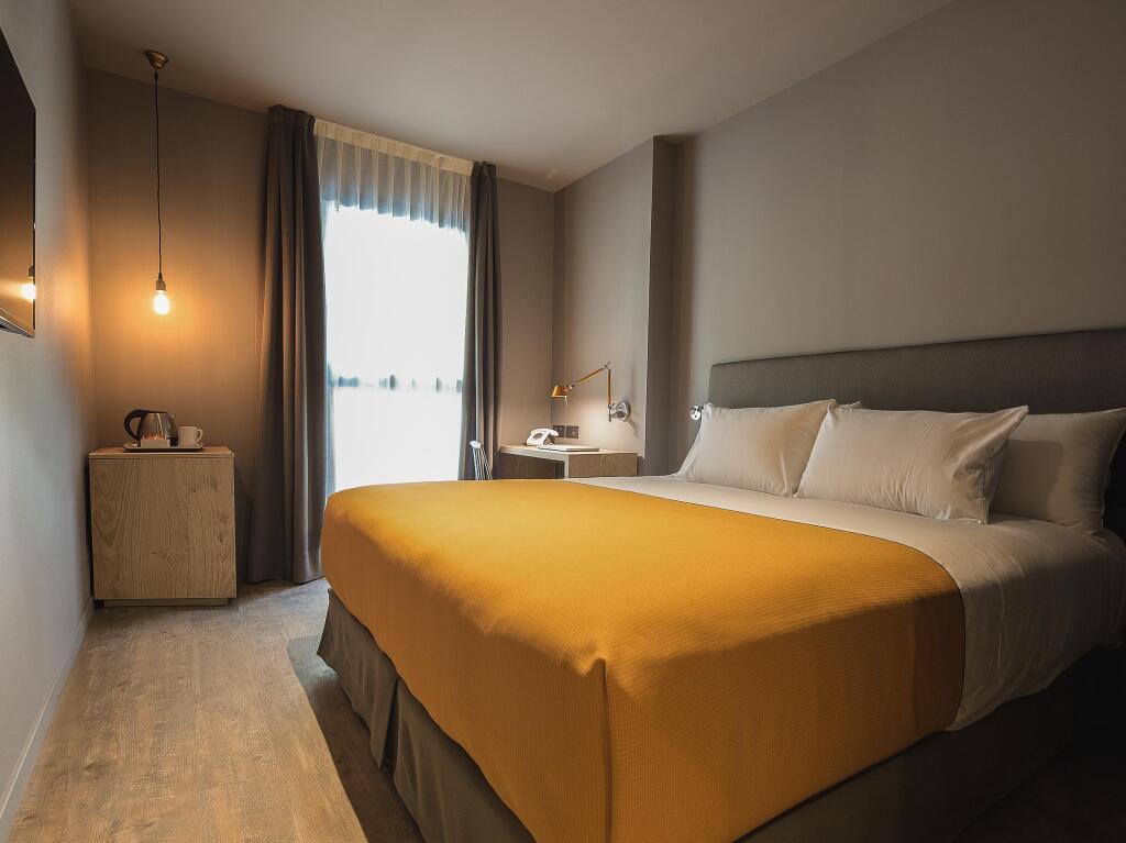 Yurbban Trafalgar Hotel picture