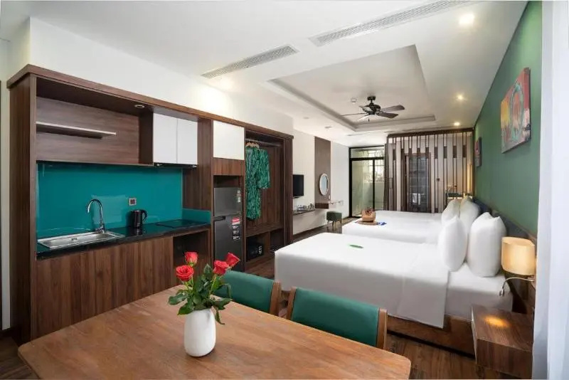 Standard Triple room with city view