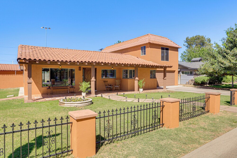 Walkable Uptown Gem! 3 Mi to Phoenix Mtns Preserve