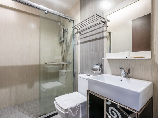 Kk Waterfront Hotel