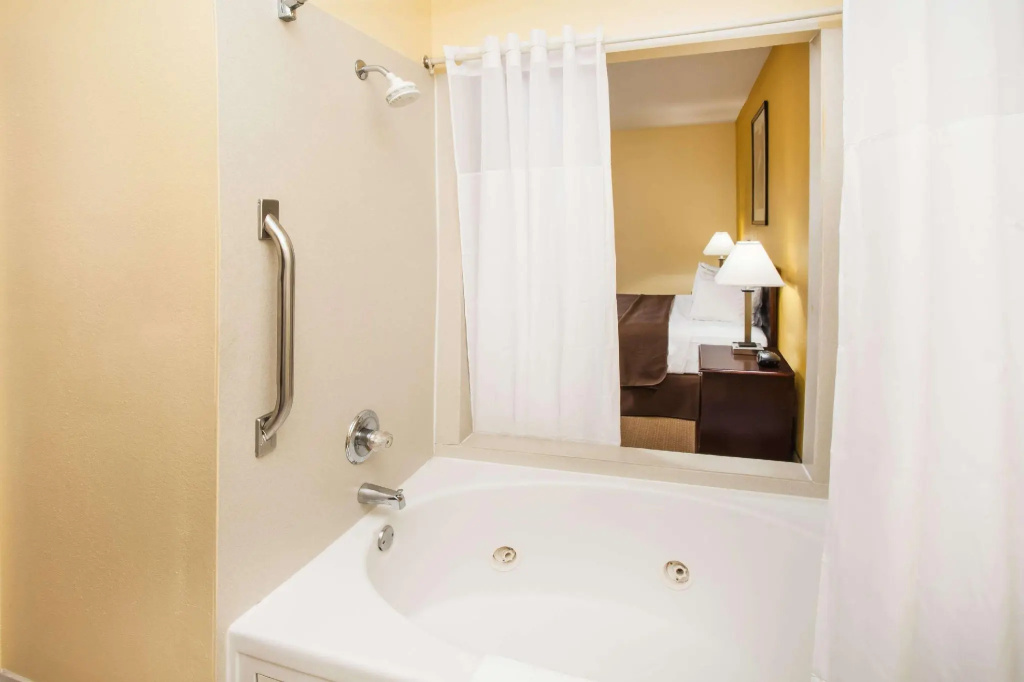 Double Suite (full double bed)