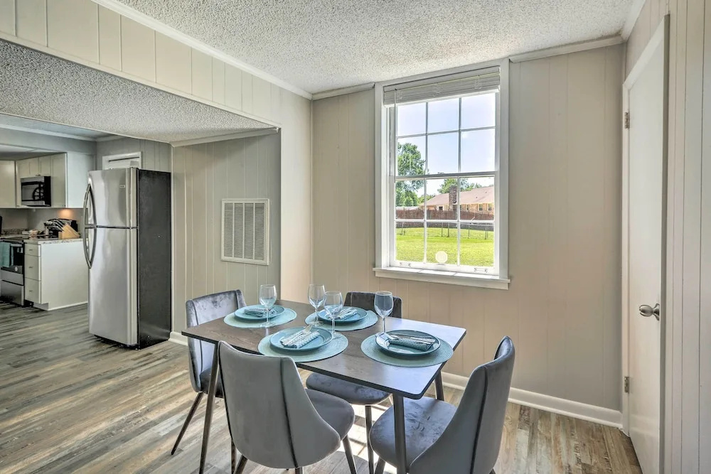 Garden-level Hendersonville Apt: 20 Mi to Broadway