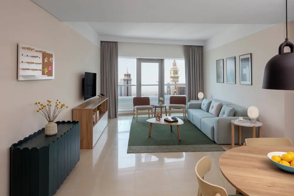 Четырёхместный люкс с 2 комнатами с видом на море в Staybridge Suites Dubai Financial Centre