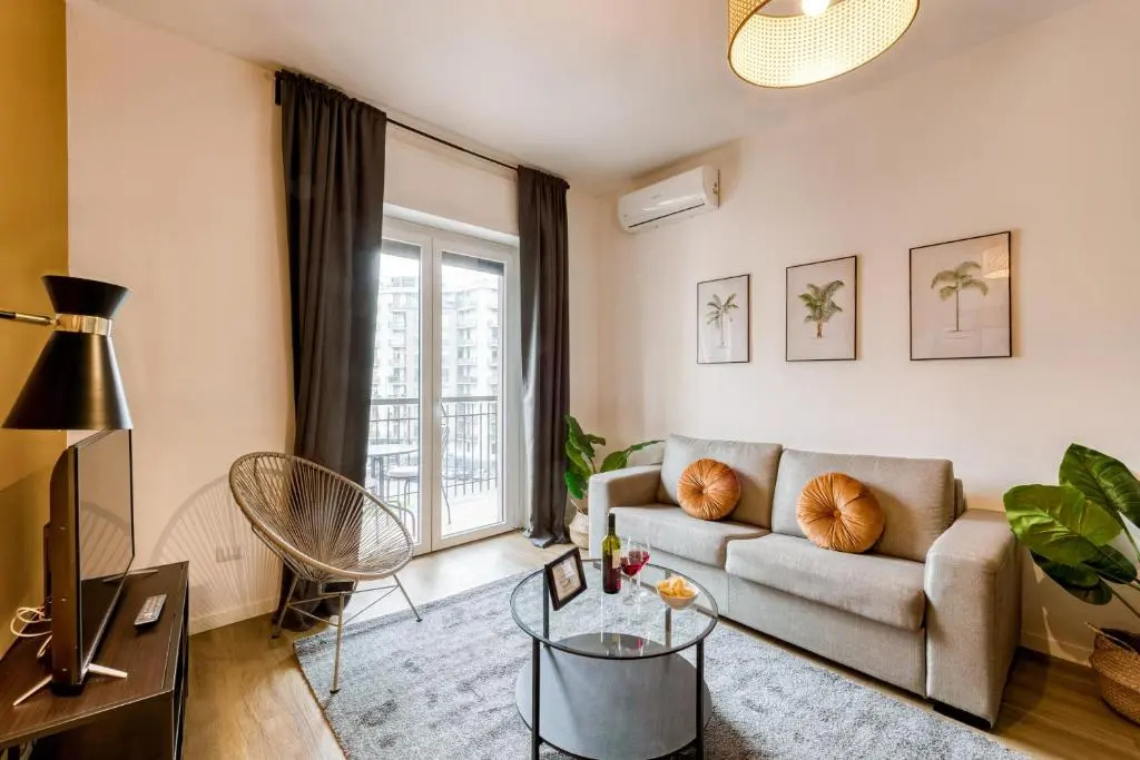 2 Bedrooms Apartment