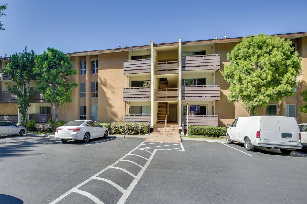 San Diego Studio w/ Pool Access, 2 Mi to Old Town!