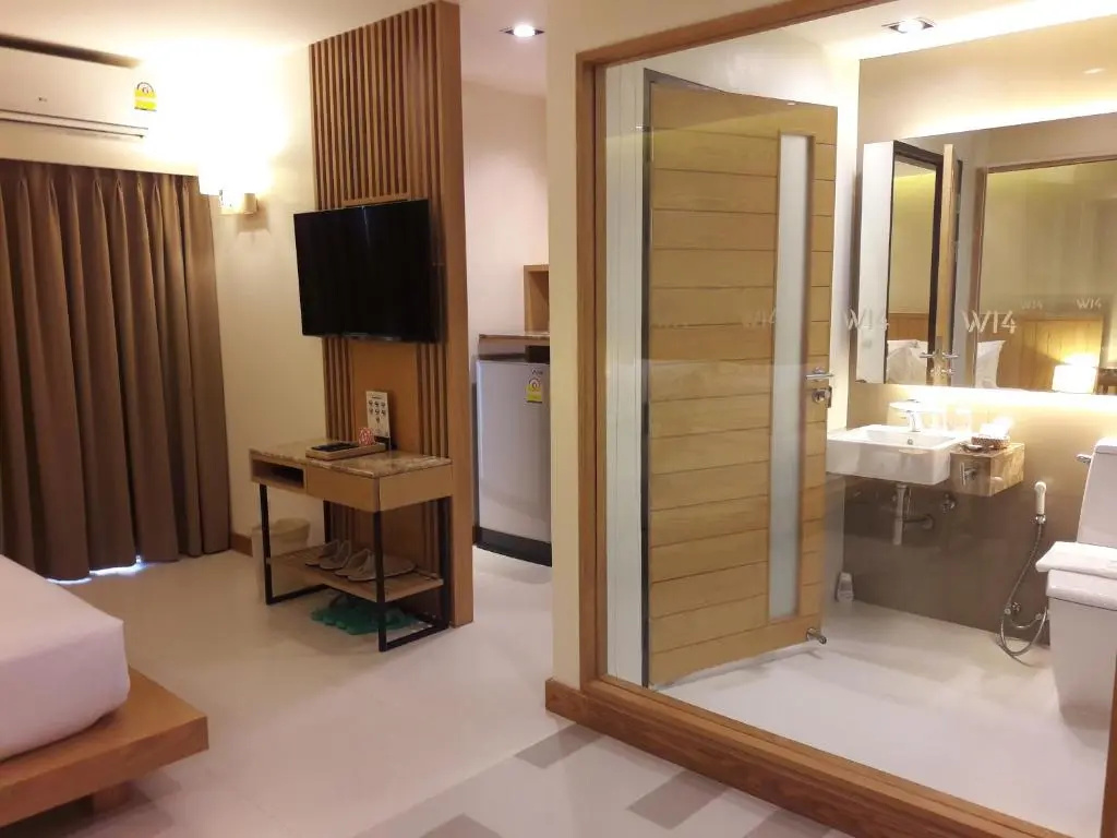 Deluxe Double room (full double bed)