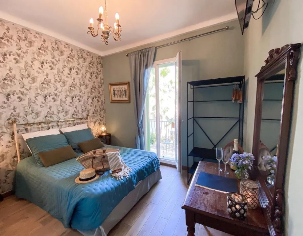 Superior Double room with balcony (full double bed)