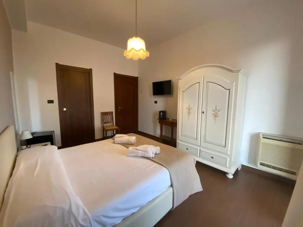 Standard Double room with balcony (full double bed)