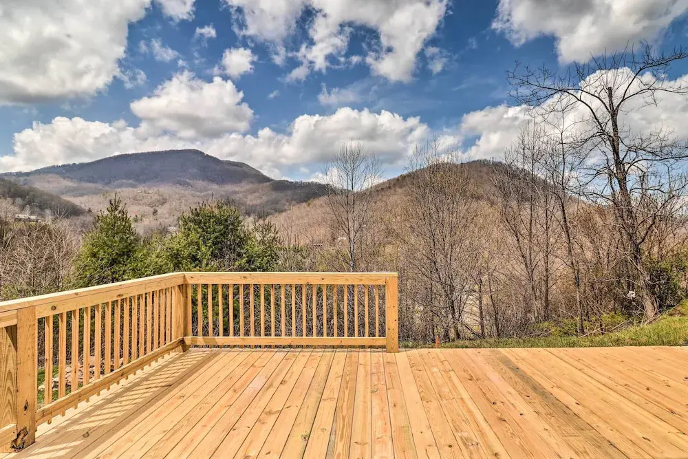 Waynesville Smart Cabin w/ Hot Tub & Views!