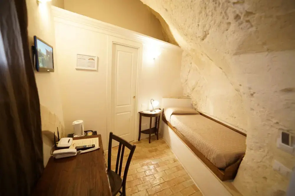 Economy room