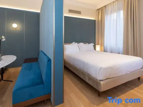 Люкс Superior с красивым видом из окна в Sentho Roma