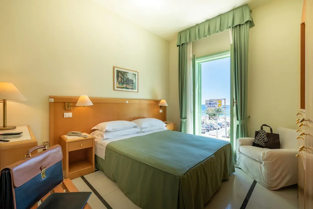 Superior Double room with balcony and with sea view (full double bed)