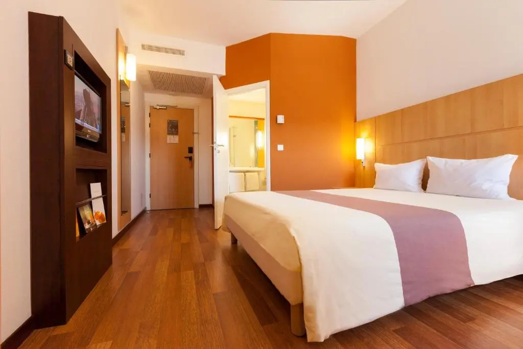 Standard Double room (full double bed)
