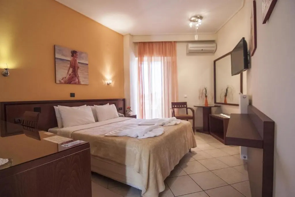 Standard Double room with partial sea view (full double bed)