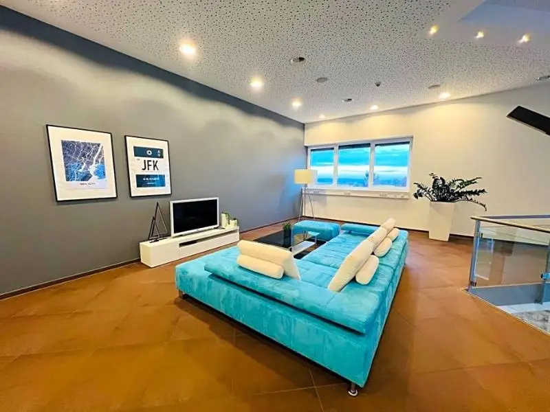 Aircraft Hotel & Events — 3