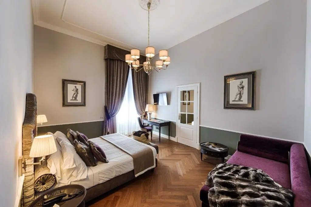 Executive with Bathtub Double room (full double bed)