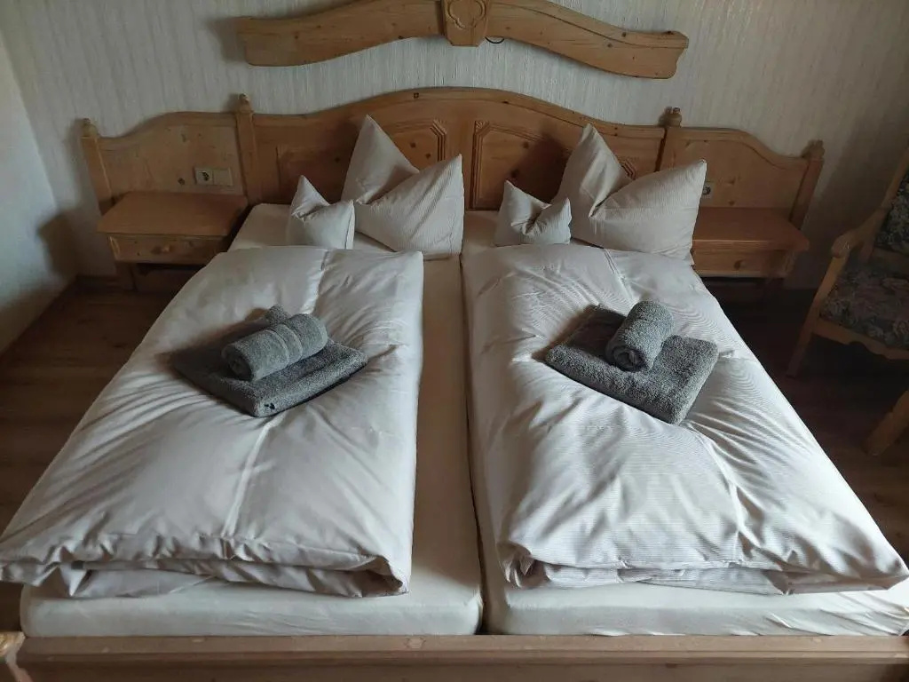 Standard Double room with balcony (full double bed)