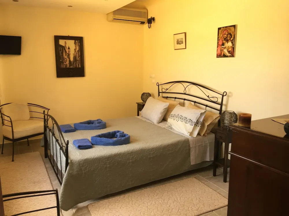 6 Bedrooms Classic Villa