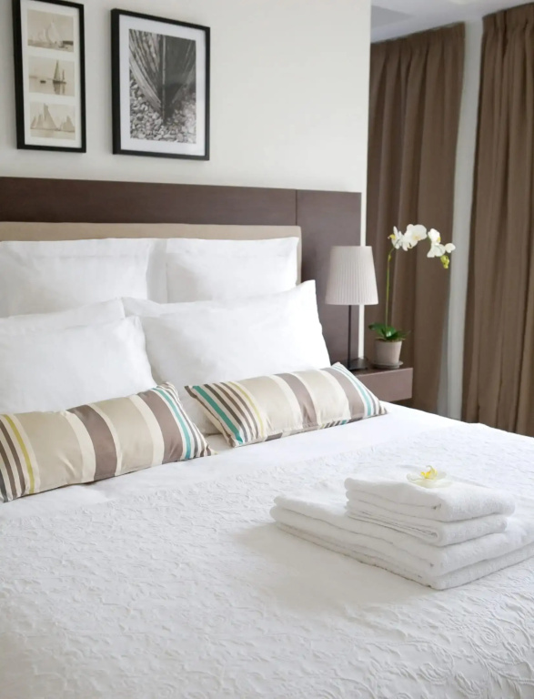 Deluxe room with pool view