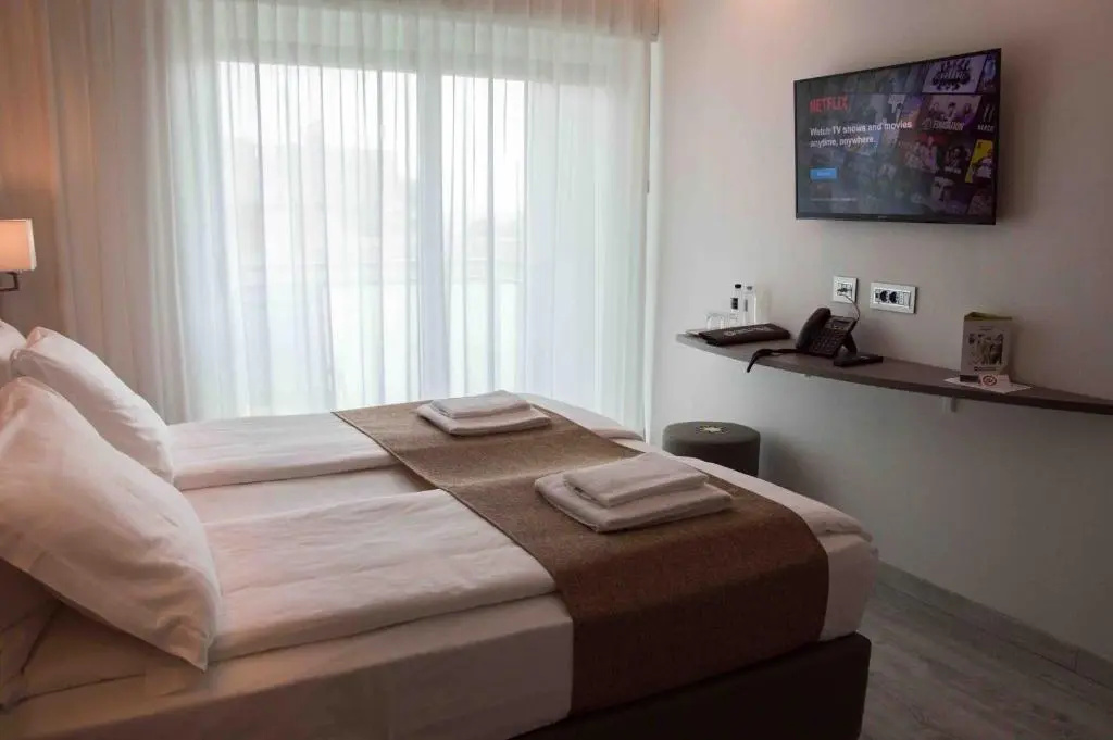 International Beach Hotel - Chambres