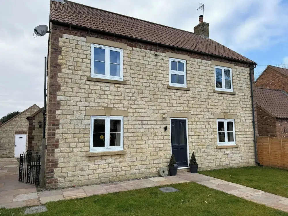 4 Bed House Sleeps 10 - Pets, Parking, Games Room