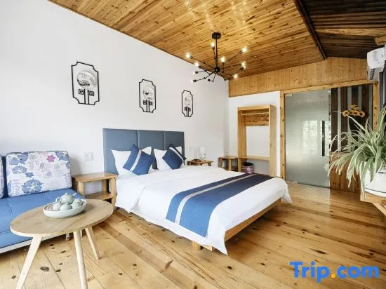 Standard Double room with balcony (full double bed)