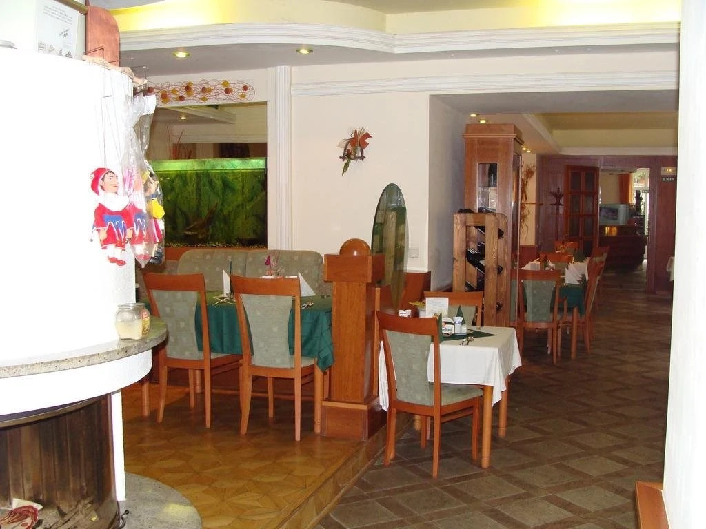 Food & Beverage