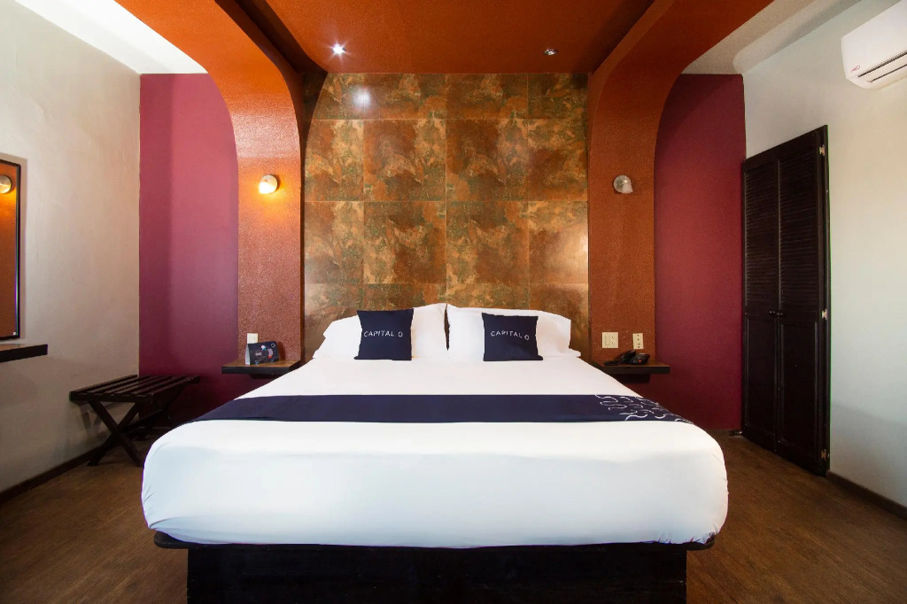 Deluxe Double room (full double bed)
