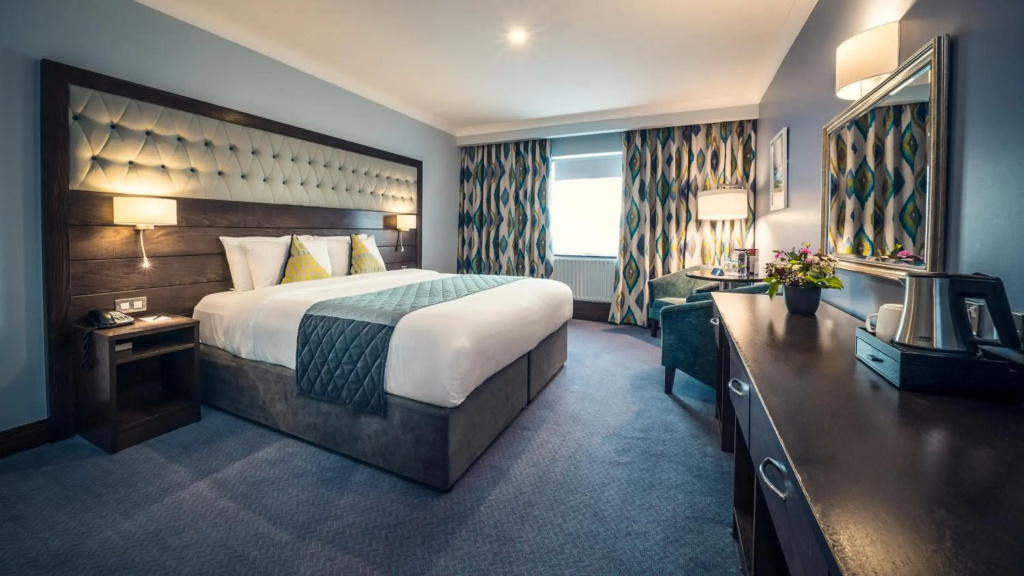 Cavan Crystal Hotel - фото 4