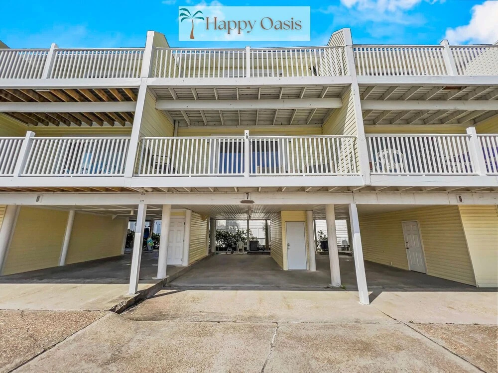 Happy Oasis 2 Bedroom Condo by RedAwning