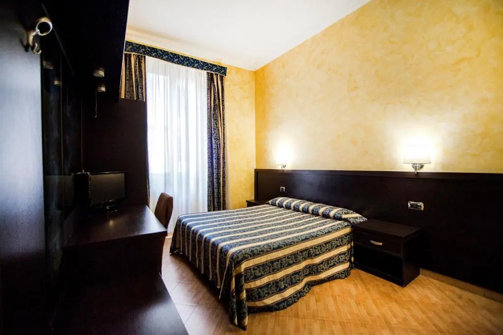 Double room (full double bed)