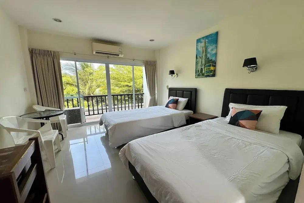Standard Double room with balcony (twin beds)