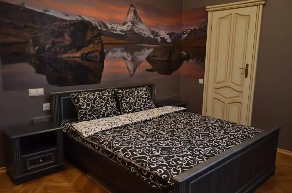 7 Apartments