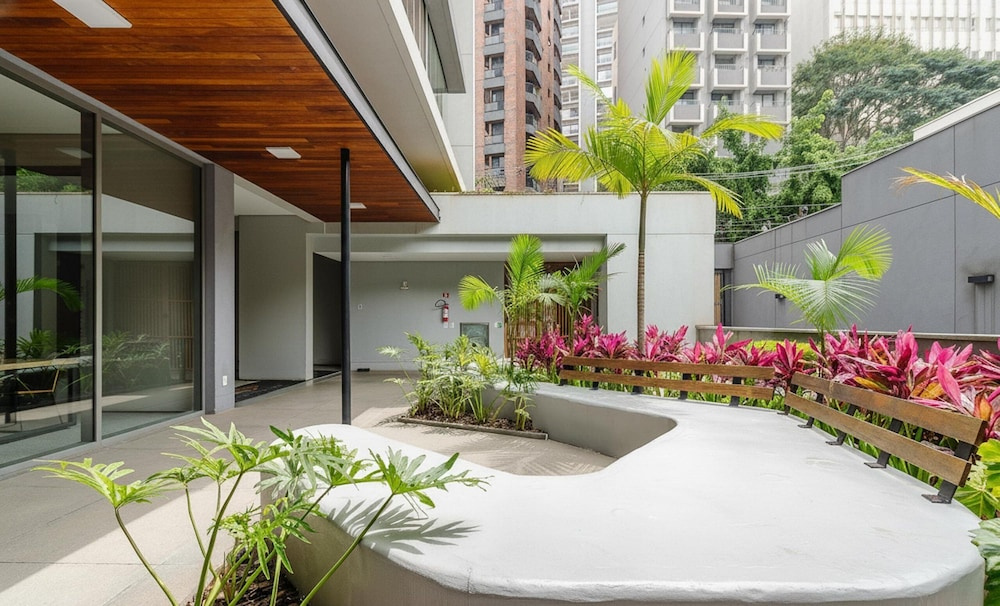 Aptos modernos em prédio com piscina a 300m do metrô - UOYs