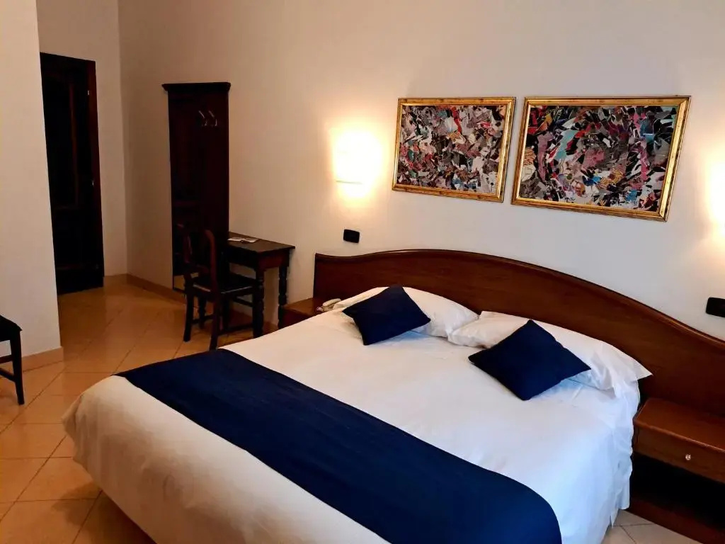 Standard Double room (full double bed)