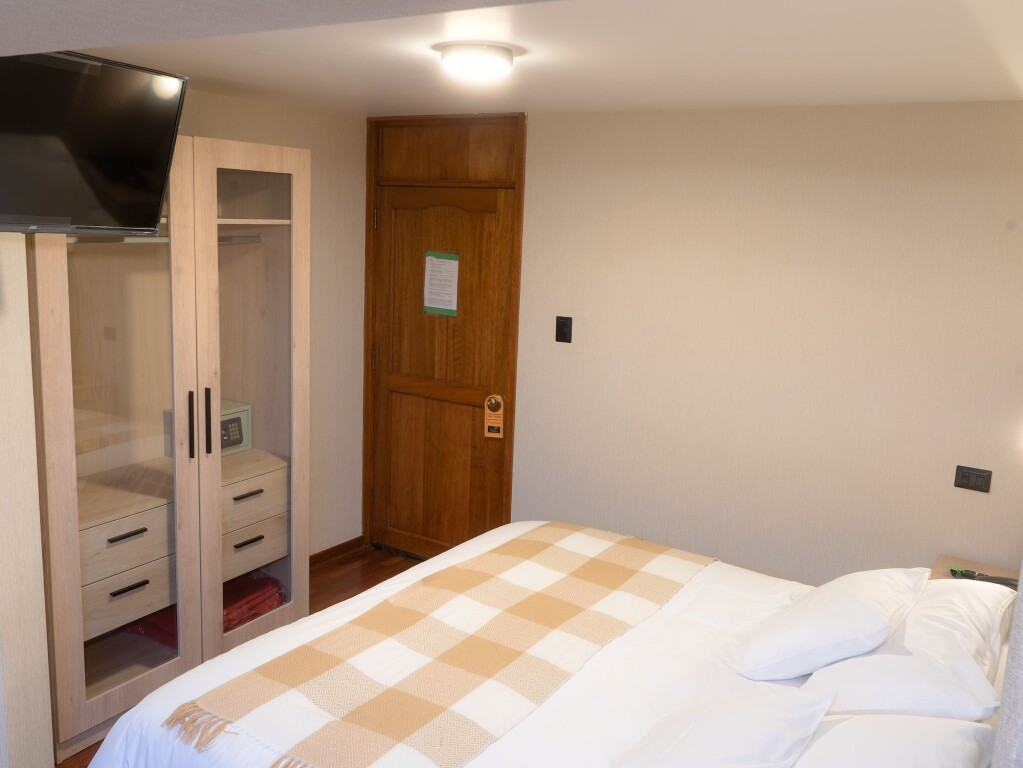 Hotel Torre Dorada by null