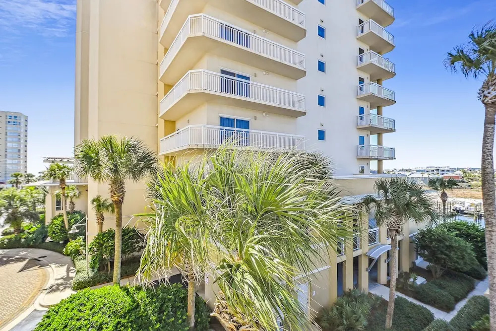 Harbor Landing 201a 3 Bedroom Condo by RedAwning