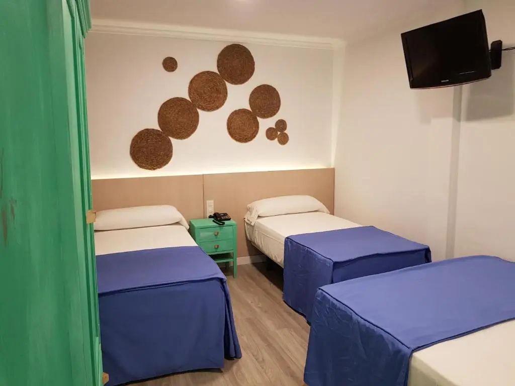 Standard Triple room