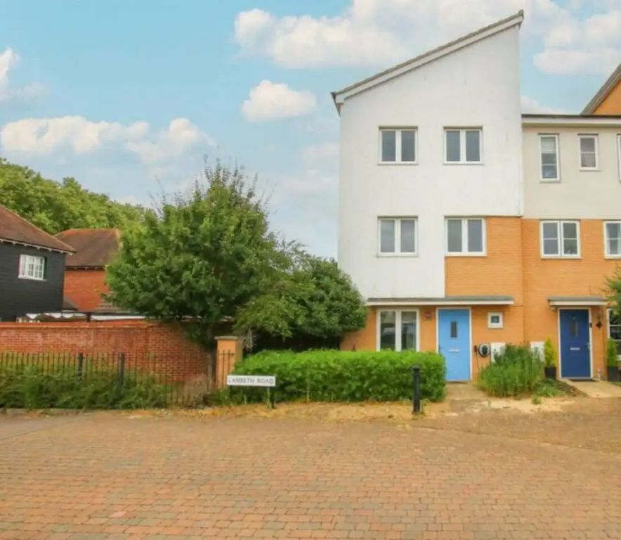 Colchester Retreat 4BR 2bath Ample Street Parking