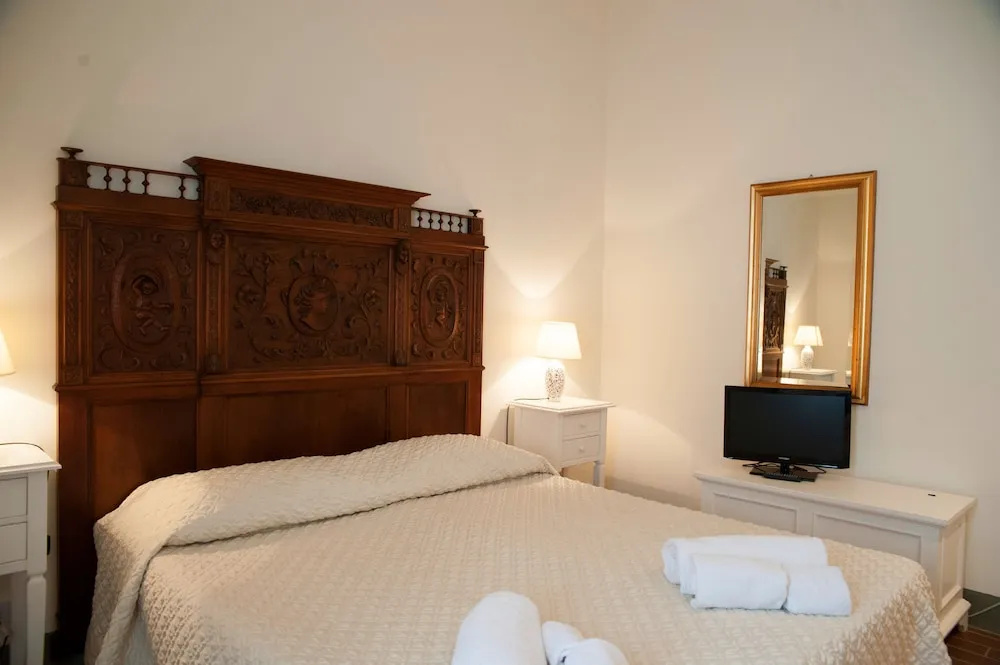 Standard Double room with partial sea view (full double bed)
