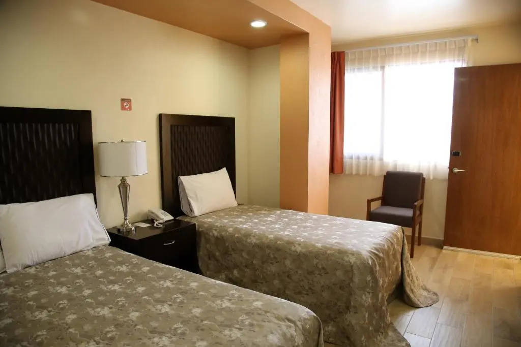 Hotel Plaza Bernal - Chambres
