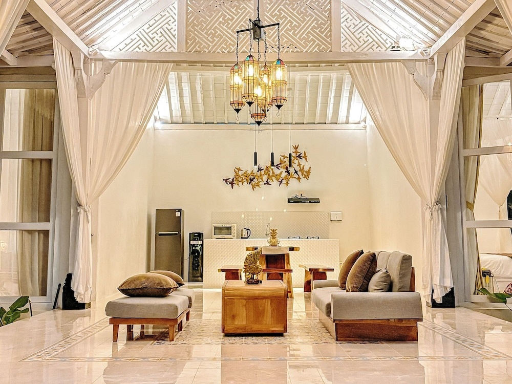 Hafrana Villa by AGATA - 700sqm 2BR Villa with Private Pool & Jacuzzi in Selat